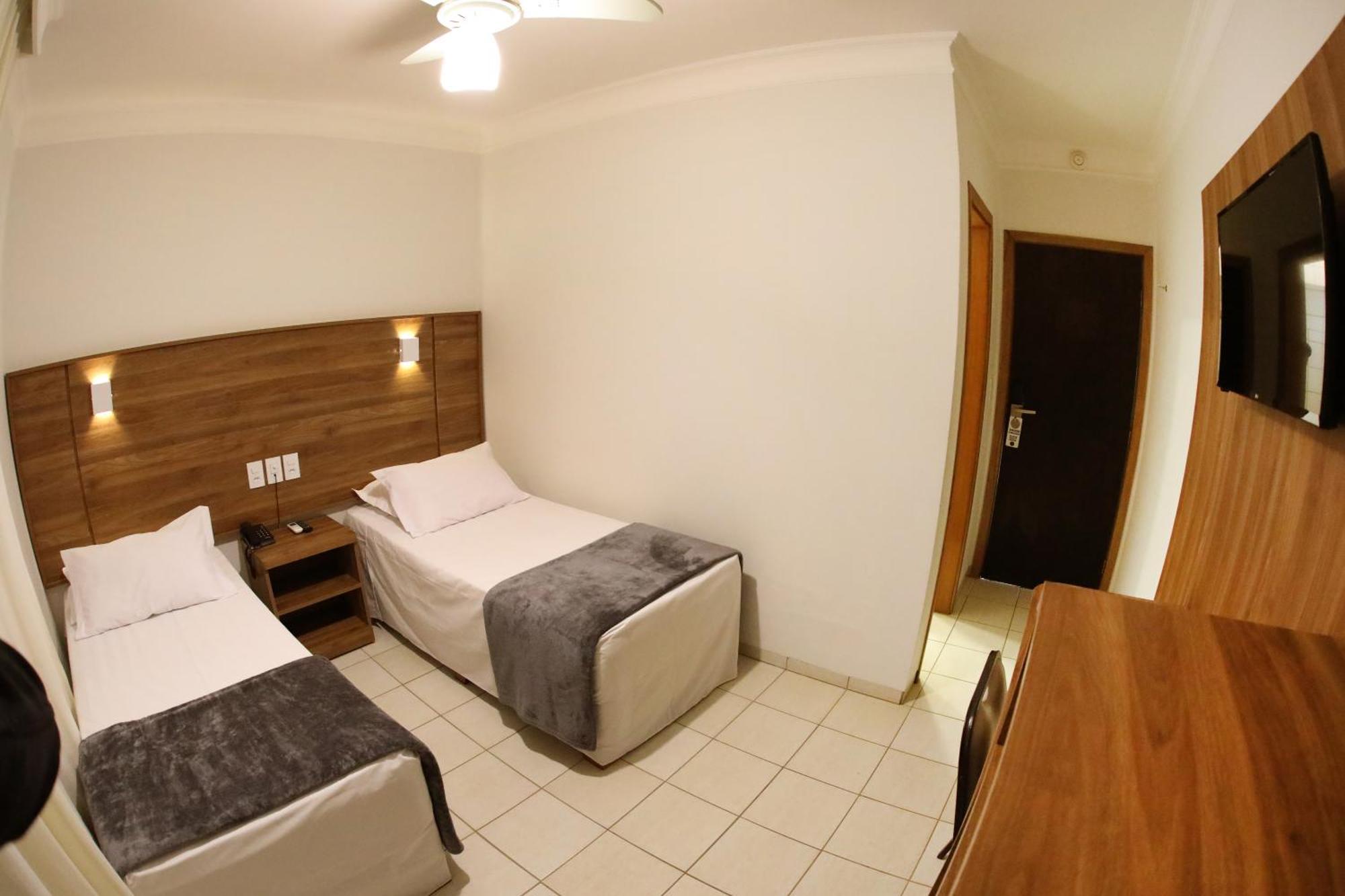 Hotel Roda D'Agua Andradina Quarto foto